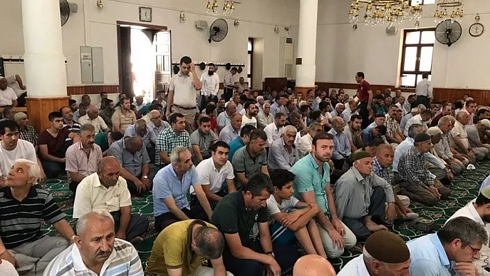 Adıyaman'da camilerde hatim duası yapıldı
