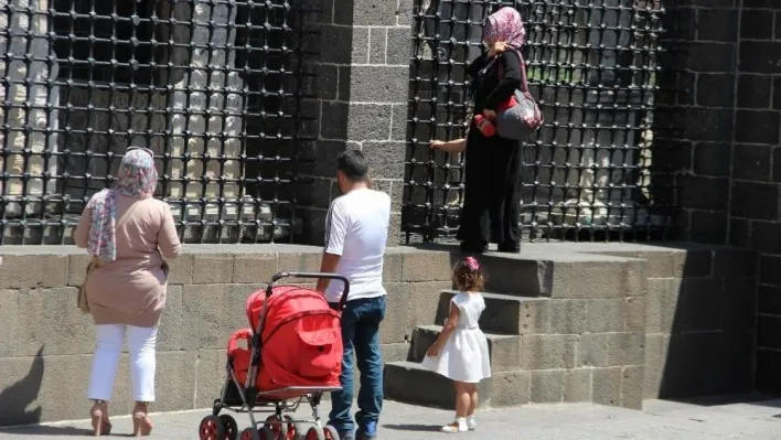 Diyarbakır'da KPSS öğrencileri türbelere akın etti
