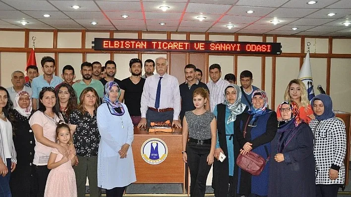 Girişimcilik eğitimini tamamlayan 29 kursiyer pasta kesti
