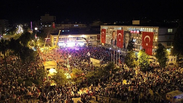 Adıyaman'da on binler meydanlara koştu
