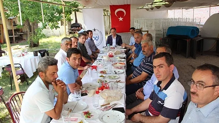İşadamı Demir, Oltu Yöresi Derneği mensuplarını ağırladı
