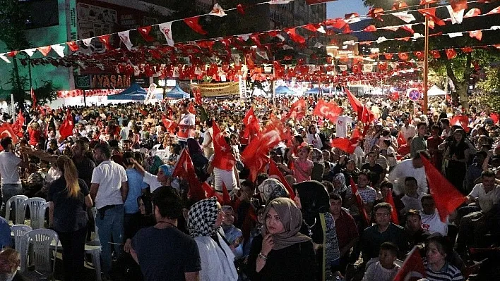 Kahramanmaraş demokrasi nöbetinde
