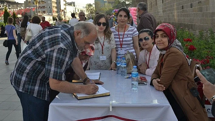 ASP İl Müdürlüğü'nden 15 Temmuz Şehitler Anma, Demokrasi ve Milli Birlik Günü standı
