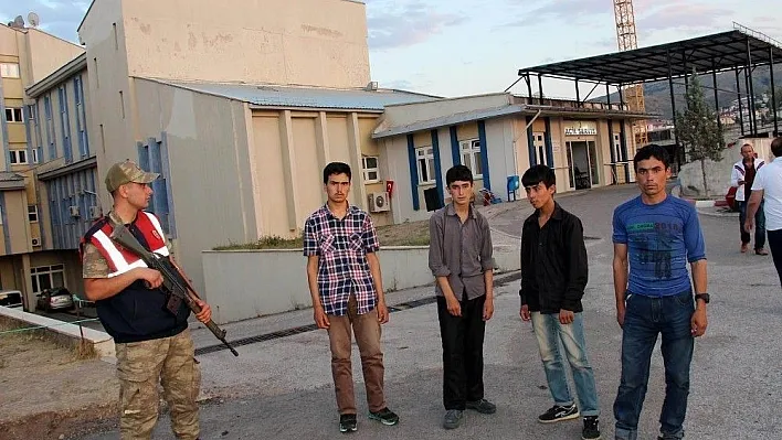 Suşehri'nde 51 kaçak göçmen yakalandı
