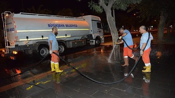 Diyarbakır kaldırımları tazyikli su ile yıkanıyor
