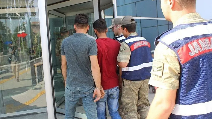Terör propagandası iddiasıyla adliyeye sevk edilen 3 şahıs serbest kaldı
