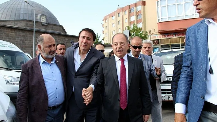 Başbakan Yardımcısı Recep Akdağ, Milletvekili Aydemir'in annesinin cenazesine katıldı
