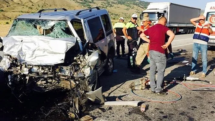Erzincan'da trafik kazası: 4 ölü, 5 yaralı