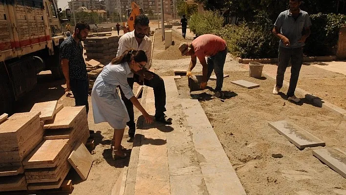 Kayapınar'da kaldırımlara tarih işleniyor
