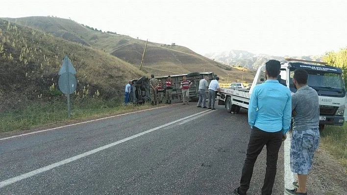 Suşehri'nde minibüs devrildi: 1 yaralı
