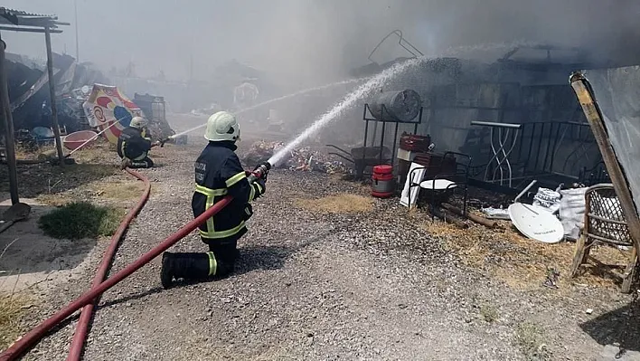 Malatya'da Hurdacılar Sitesinde çıkan yangında maddi hasar meydana geldi
