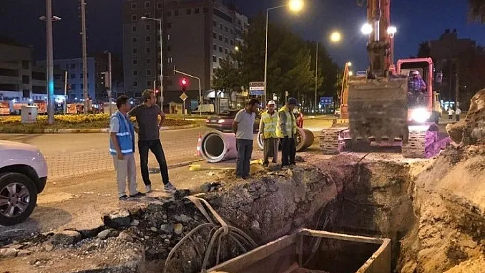 Atatürk Bulvarındaki alt yapı çalışmaları hızlandı
