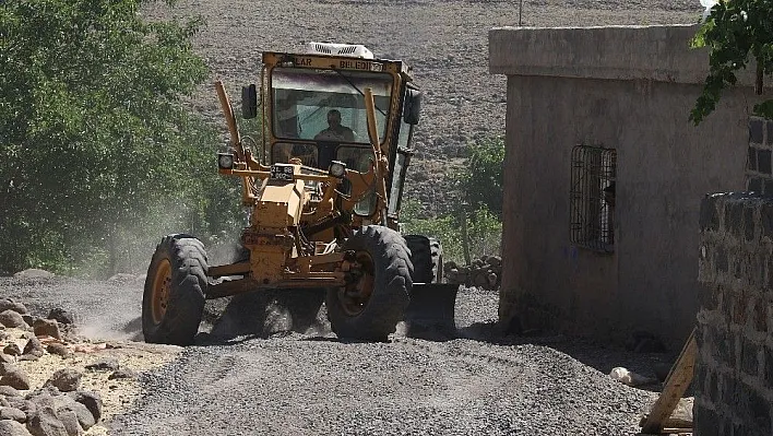 Başkan Akat yol çalışmalarını denetledi
