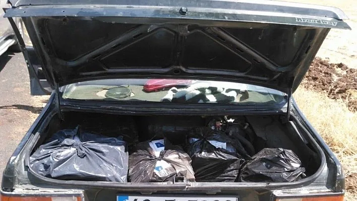 Otomobilden 2 bin 350 paket kaçak sigara ele geçirildi
