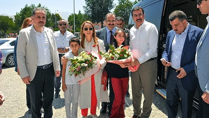 Bakan Tüfenkci'den Büyükşehir Belediyesine ziyaret
