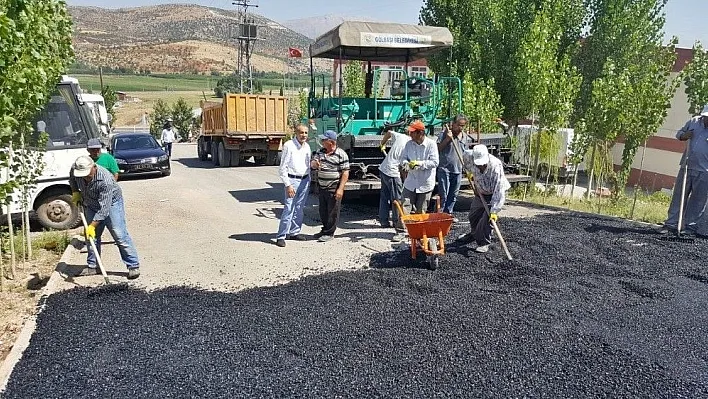 Başkan Özdemir asfalt çalışmasını inceledi
