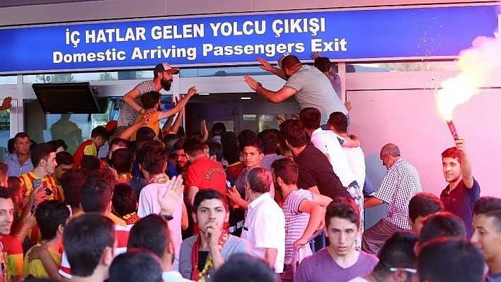 Evkur Yeni Malatyaspor'a coşkulu karşılama
