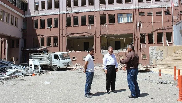 Eski devlet hastanesinin yıkımına başlandı
