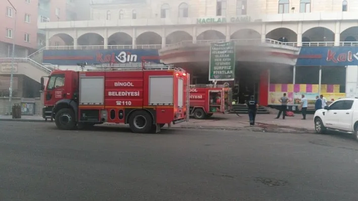 Bingöl'de market yangını
