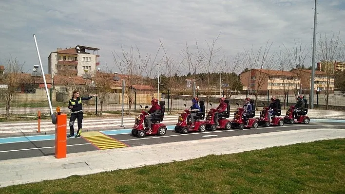 Kur'an Kursu öğrencilerine trafik eğitimi
