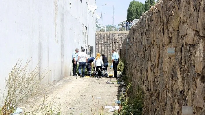 Fosseptik çukuruna düşen vatandaşı polis kurtardı
