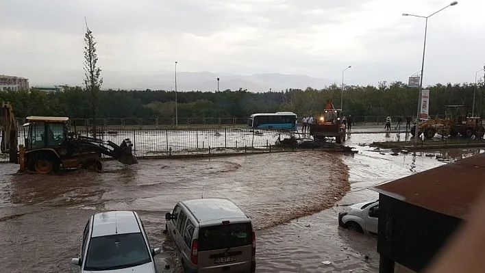 Doğu Anadolu'da sağanak yağış su baskınlarına neden oldu
