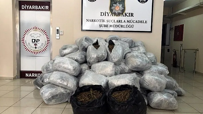 (Düzeltme) Diyarbakır'da 442 kilo 130 gram esrar ele geçirildi
