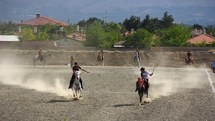 Erzincan'da Atlı Cirit 1. Lig'e Yükselme Heyecanı
