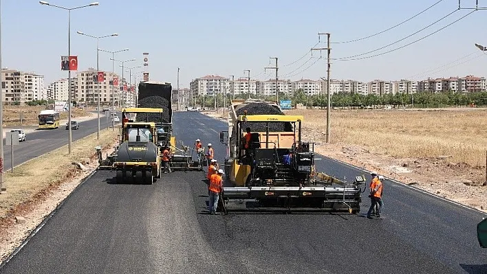 Diyarbakır'da 230 bin ton sıcak asfalt serildi
