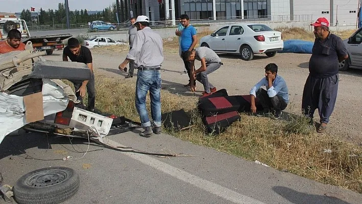 Hurdaya dönen aracın başında dakikalarca bekledi
