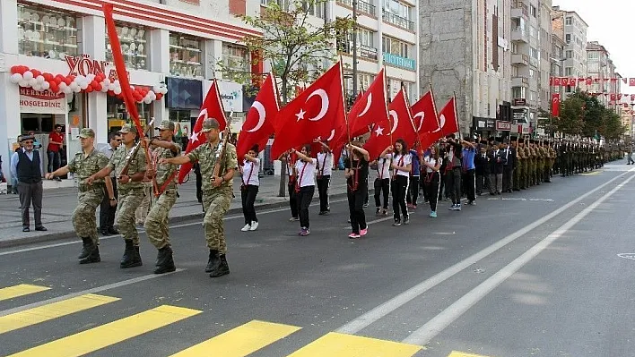 30 Ağustos provası dosta güven düşmana korku saldı
