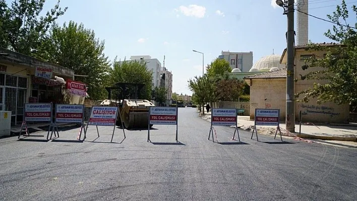 Kahta'da bayram öncesi asfalt çalışması

