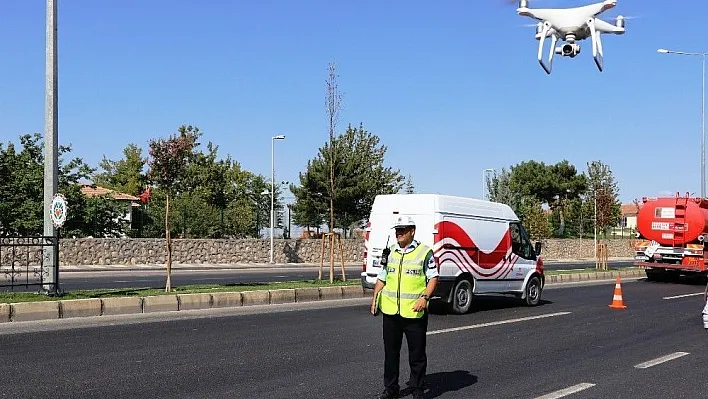 Malatya'da bayram trafiğine drone'li denetim
