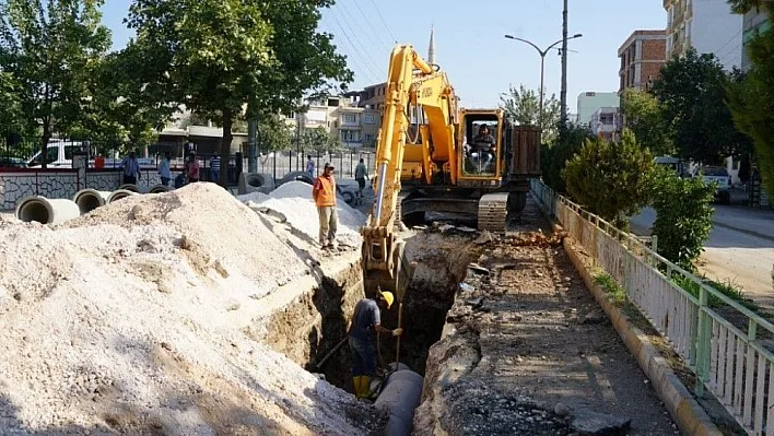 Sakarya Caddesinde altyapı çalışmaları devam ediyor
