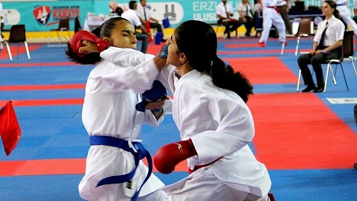 Erzurum'da Uluslararası Palandöken Karate turnuvası heyecanı devam ediyor
