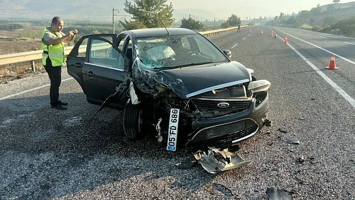 Adıyaman'da otomobil ile kamyonet çarpıştı: 4 yaralı
