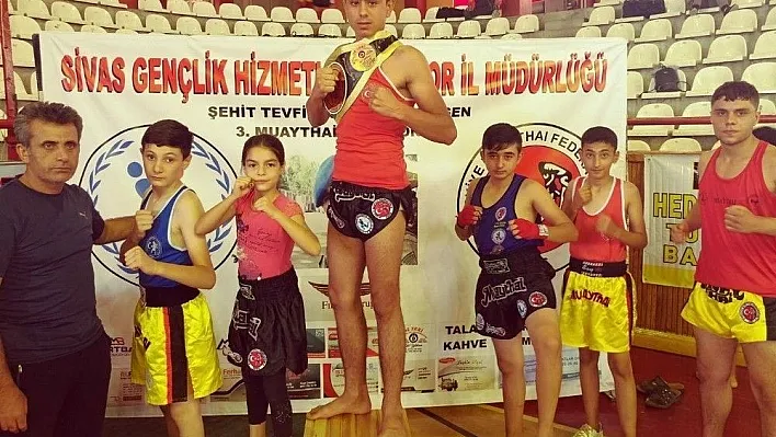 Sporcular Sivas'tan madalya ile döndü
