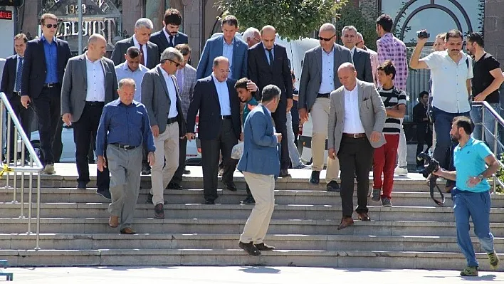 Başbakan Yardımcısı Akdağ, hemşehrileriyle bayramlaştı
