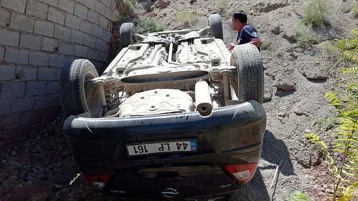 Hekimhan'da araç devrildi: 5 yaralı
