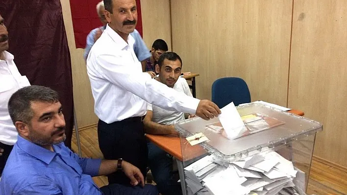 AK Parti Tut İlçe Kongresinde 2 aday yarıştı
