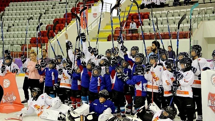 ASP'den Erzurum'da 'Buz Hokeyi Gençlik Gelişim Kamp Programı'
