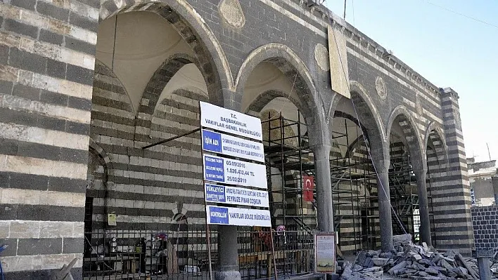 Parlı Sefa Cami ve medresesi restorasyonu devam ediyor
