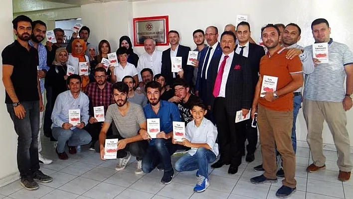 Türetken, 'Türk Teknolojosi Ama Nasıl?' kitabını TYB Erzurum şubesi'nde tanıttı
