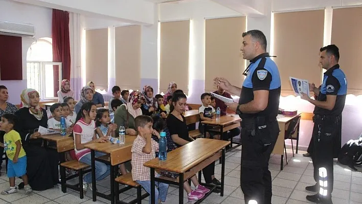 Öğrenciler ve velilere polislerden bilgilendirme
