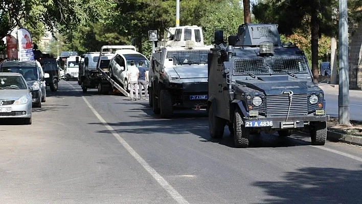 Polis zırhlı aracı sivil araçla çarpıştı
