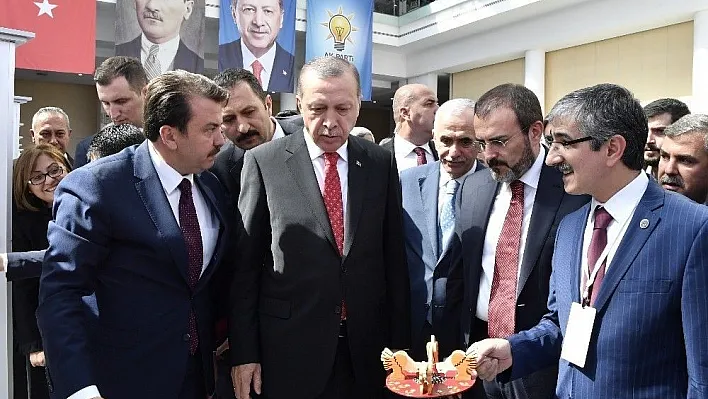 Cumhurbaşkanı Erdoğan Kahramanmaraş standını gezdi
