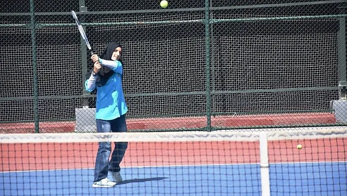 1966 Malatya Gençlik ve Spor Kulübü'nden teniste büyük başarı
