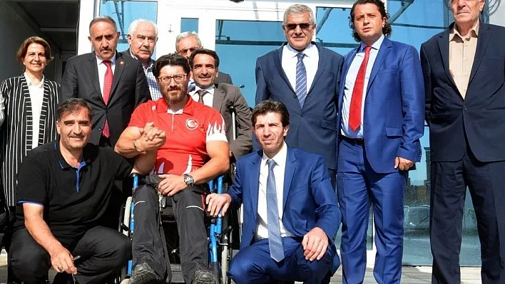 Erzurum Kent Konseyi Başkanı Tanfer'den bedensel engelli milli sporcuya vefa
