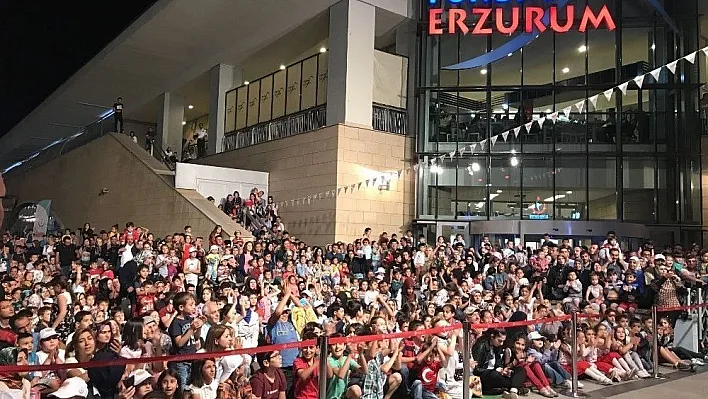 Forum Erzurum'da düzenlenen Rafadan Tayfa müzikalinde çocuklar çok eğlendi
