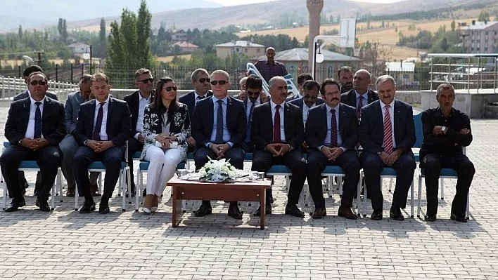 Sivas'ta okullar davul ve zurna ile açıldı
